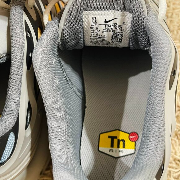 Nike Men’s Air Max Plus Drift Men’s Running Shoes FD4290-002, Size 8.5 (New) - Picture 12 of 16